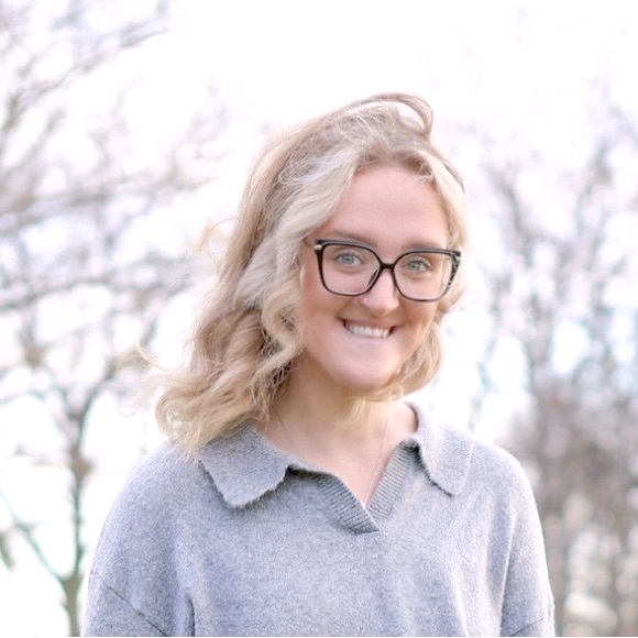 Meet your Posher, Cassandra - Picture 1 of 1